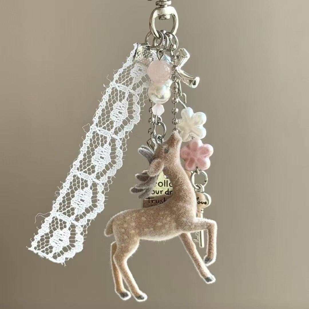 金洋壳樱花小鹿手机链新品上新