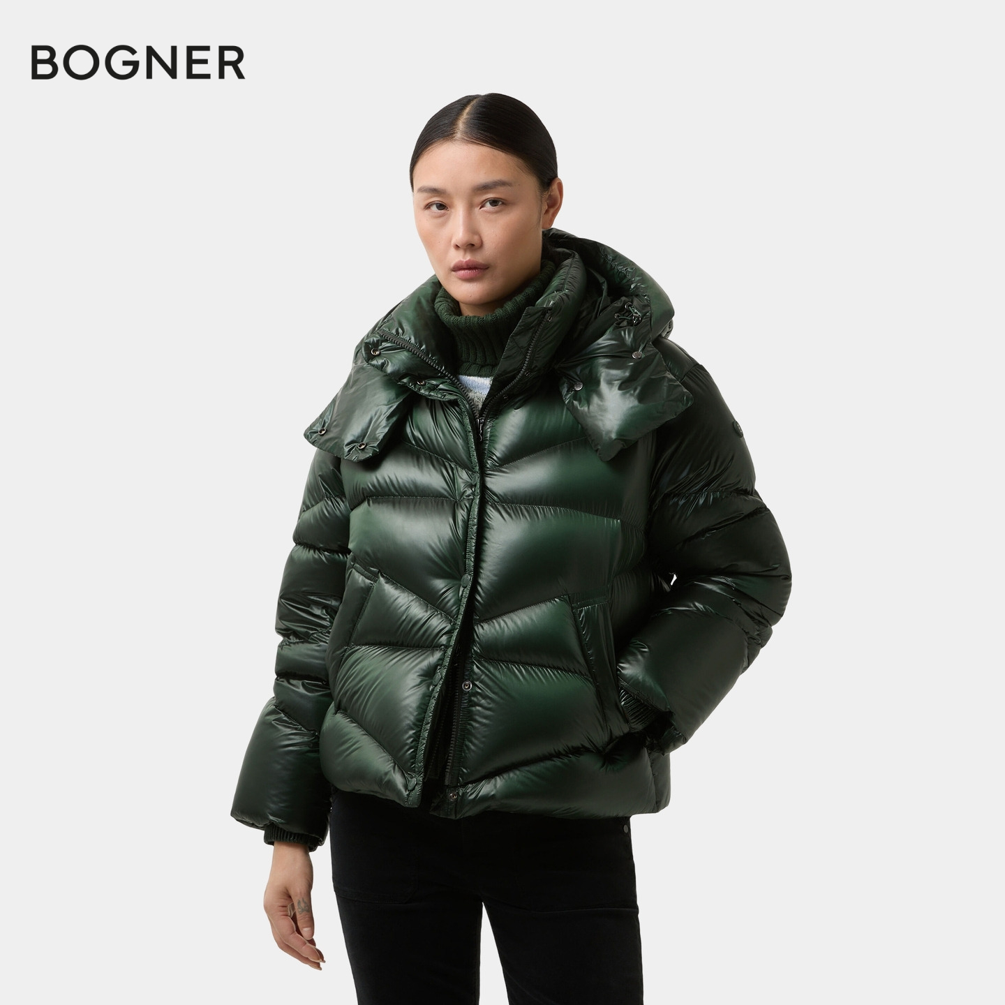 BOGNER博格纳 25秋冬新品XALLY-D1女士短款连帽立领亮面羽绒服