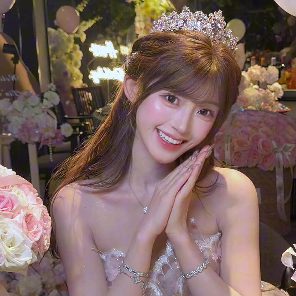 粉色闪钻公主皇冠女神十八岁生日王冠新娘拍照道具头饰氛围感发饰