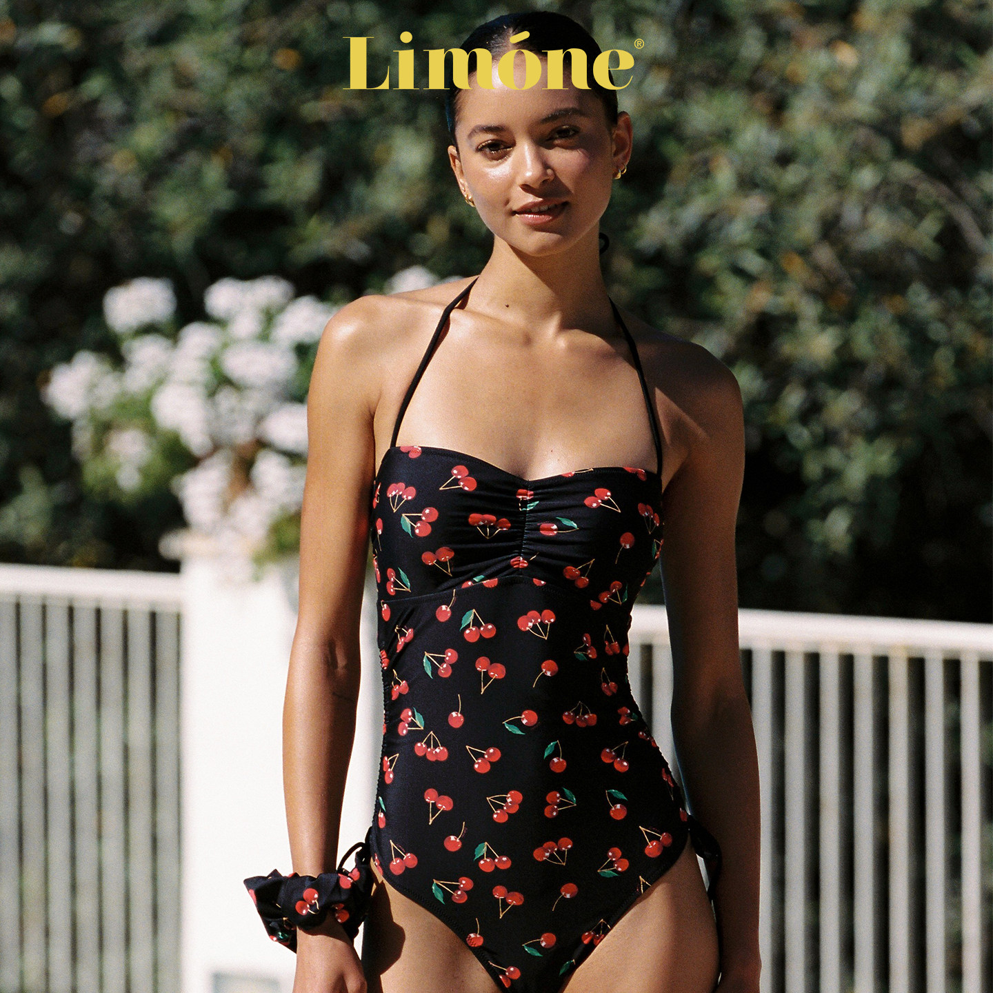 Limone胸前抽褶挂脖连体泳衣黑色图片