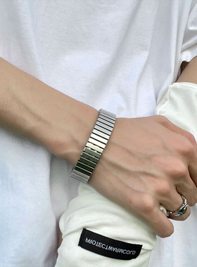 欧美钛钢冷淡手链男百搭光面表带手镯弹力小众金属情侣手环个性