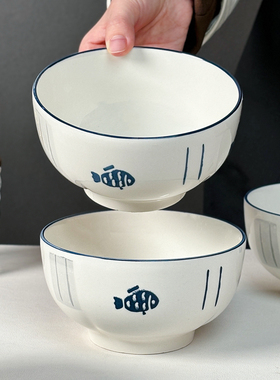 日式陶瓷鱼纹饭碗家用釉下彩白色卡通深碗5英寸可微波餐具吃饭碗