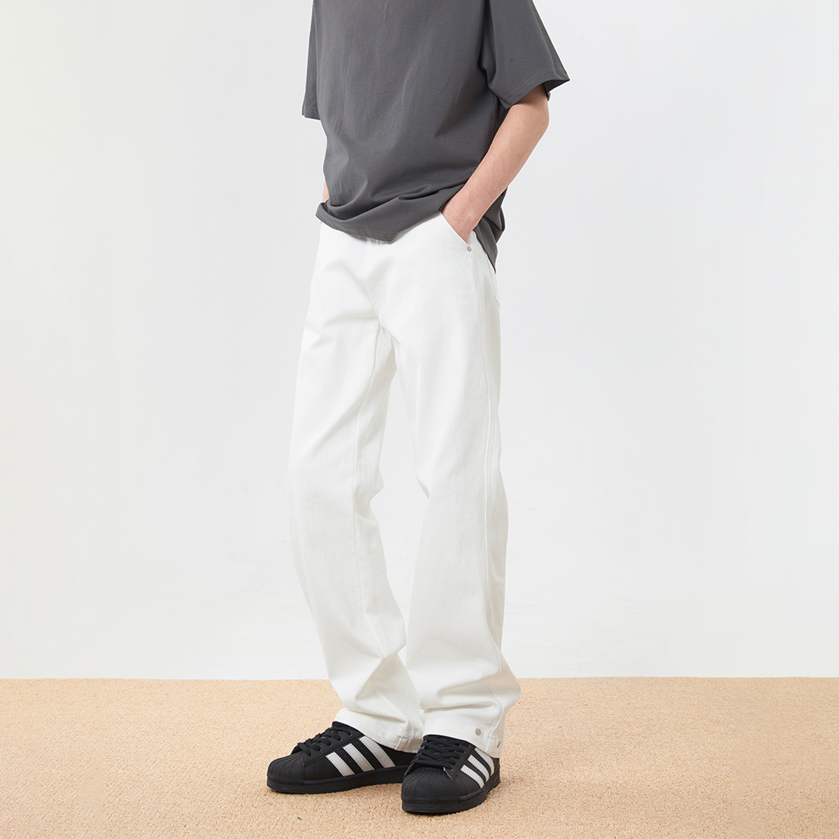 白色休闲百搭高街宽松直筒牛仔裤