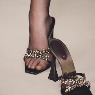 2025年新款法式绸缎水钻凉鞋女夏杨树林同款性感交叉带高跟凉拖鞋