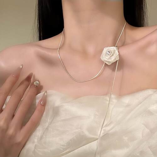 超仙玫瑰花朵项链女2026新款轻奢小众高级感可抽拉锁骨链配饰颈炼