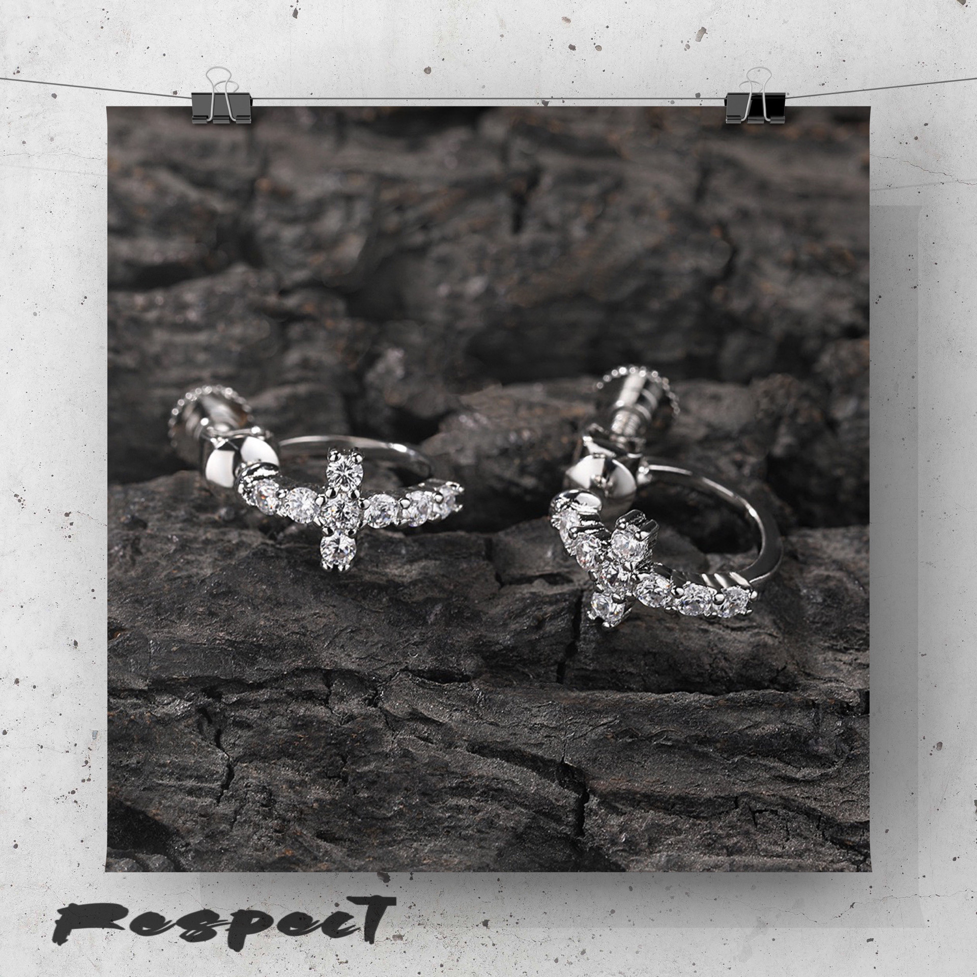 RESPECT 无耳洞款螺旋式满钻十字架耳环耳饰