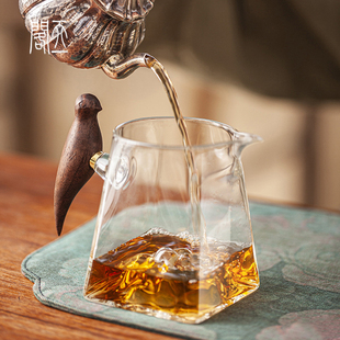 玻璃公道杯四方观山鸟柄公杯底部山脉日式胡桃木把分茶器
