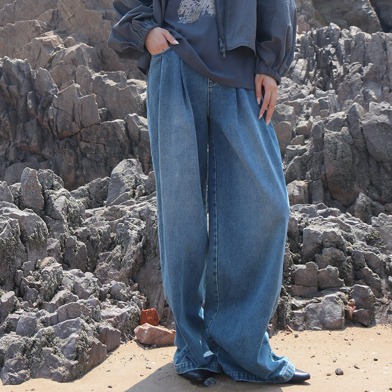 简表达25年秋季新款牛仔裤