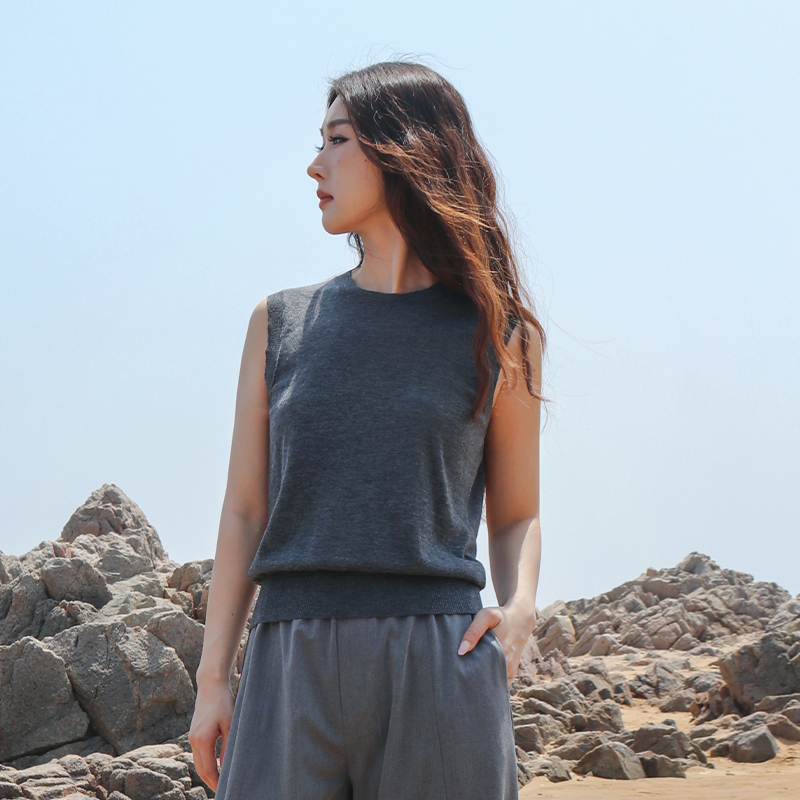 简表达25秋新款羊毛毛织背心