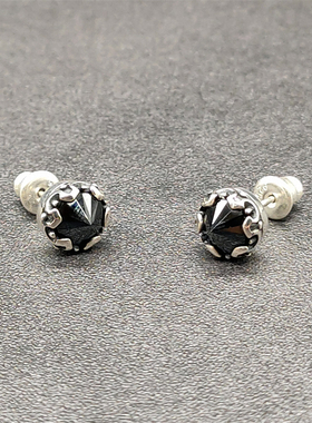 Musa Singing男士日系复古六爪王冠镶嵌黑色大颗粒锆石925银耳钉