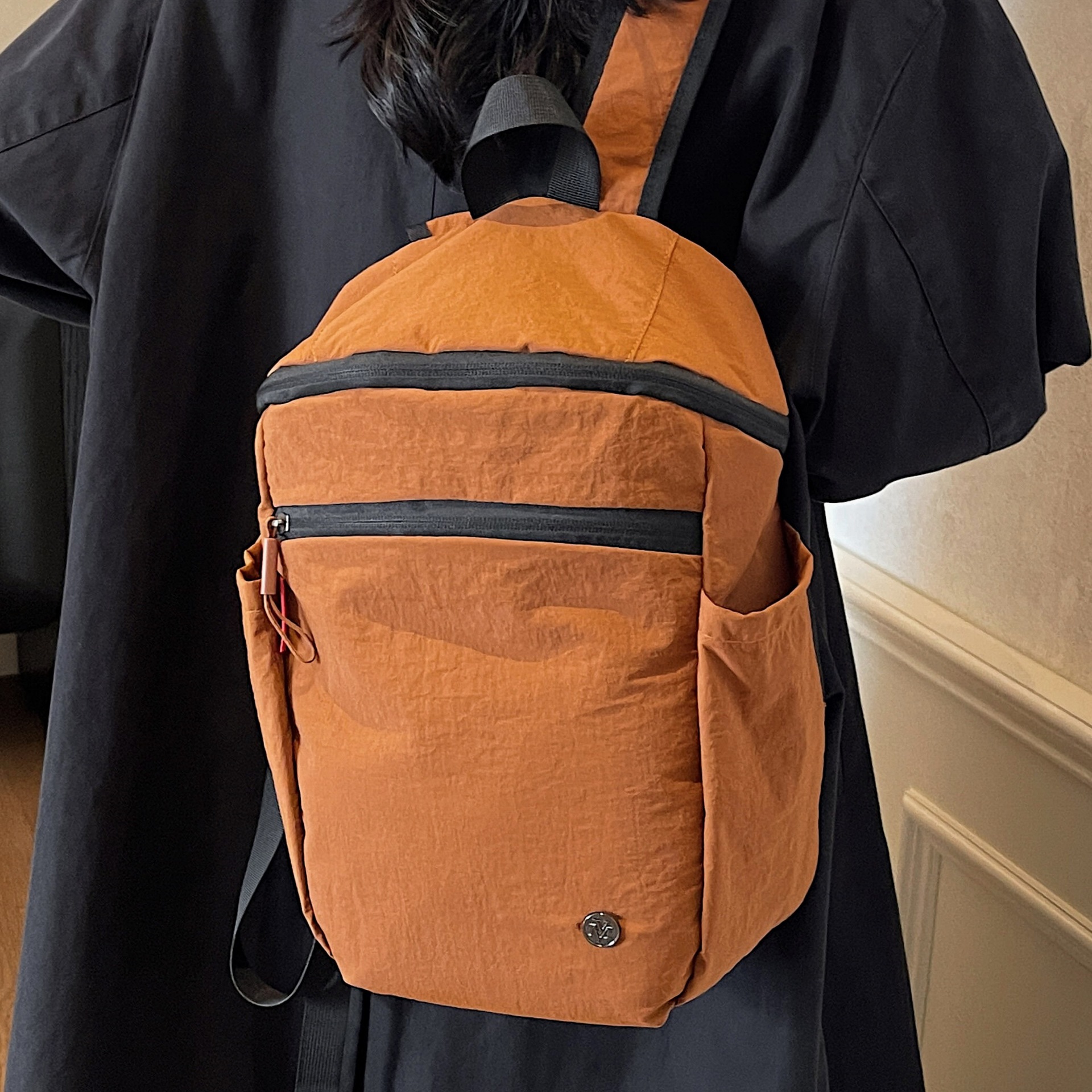 新款户外休闲书包登山运动轻便小