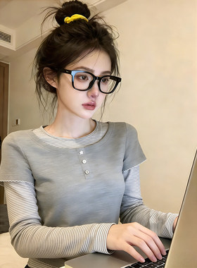 浅灰色圆领假两件拼接设计感修身长袖T恤女春季2026超火减龄上衣