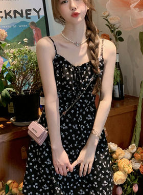 高端法式黑色碎花吊带连衣裙女夏季2026新款小个子收腰雪纺短裙子