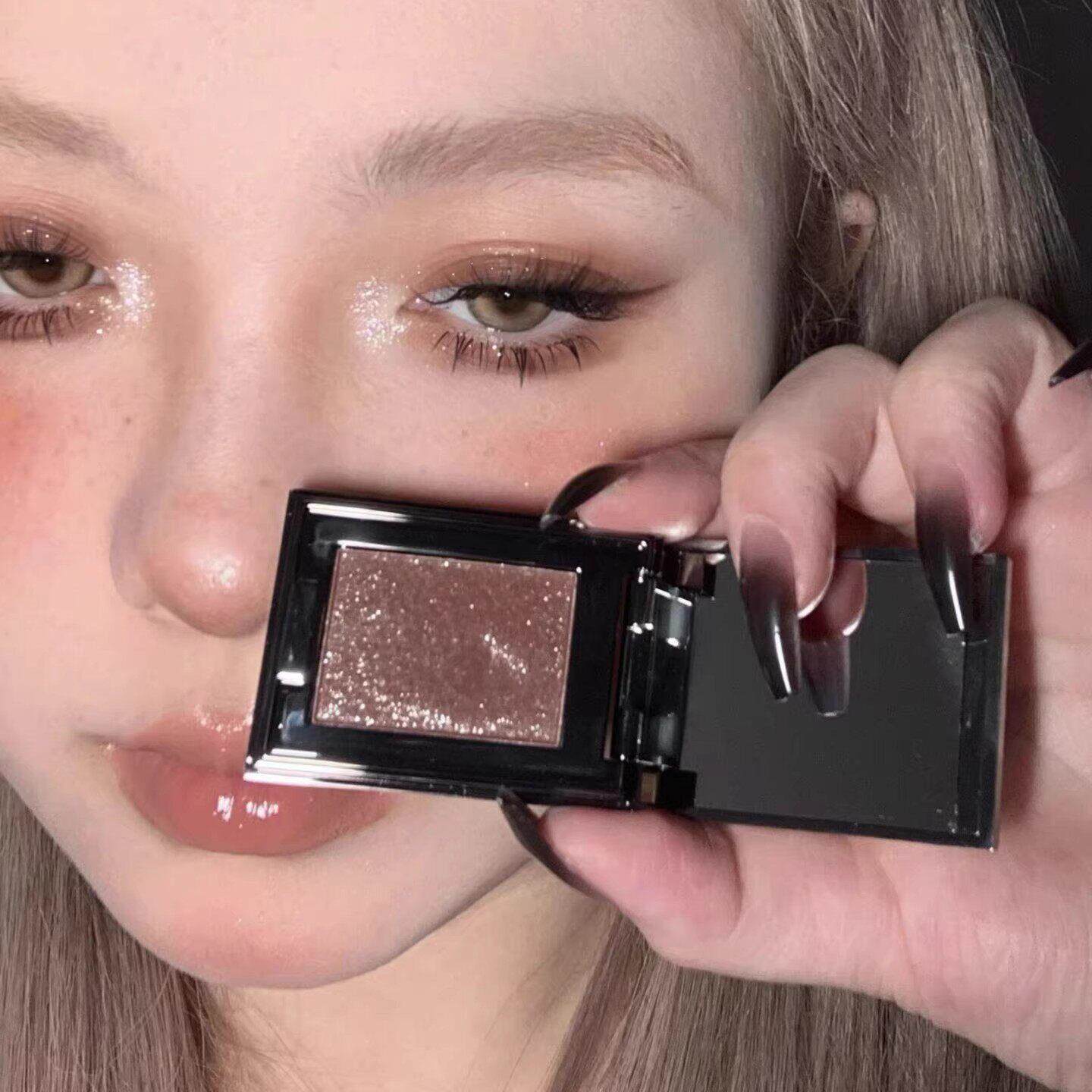 亚裔烟熏灰粉色！单色眼影盘2026新款女蓝色大地色日常淡妆多用膏