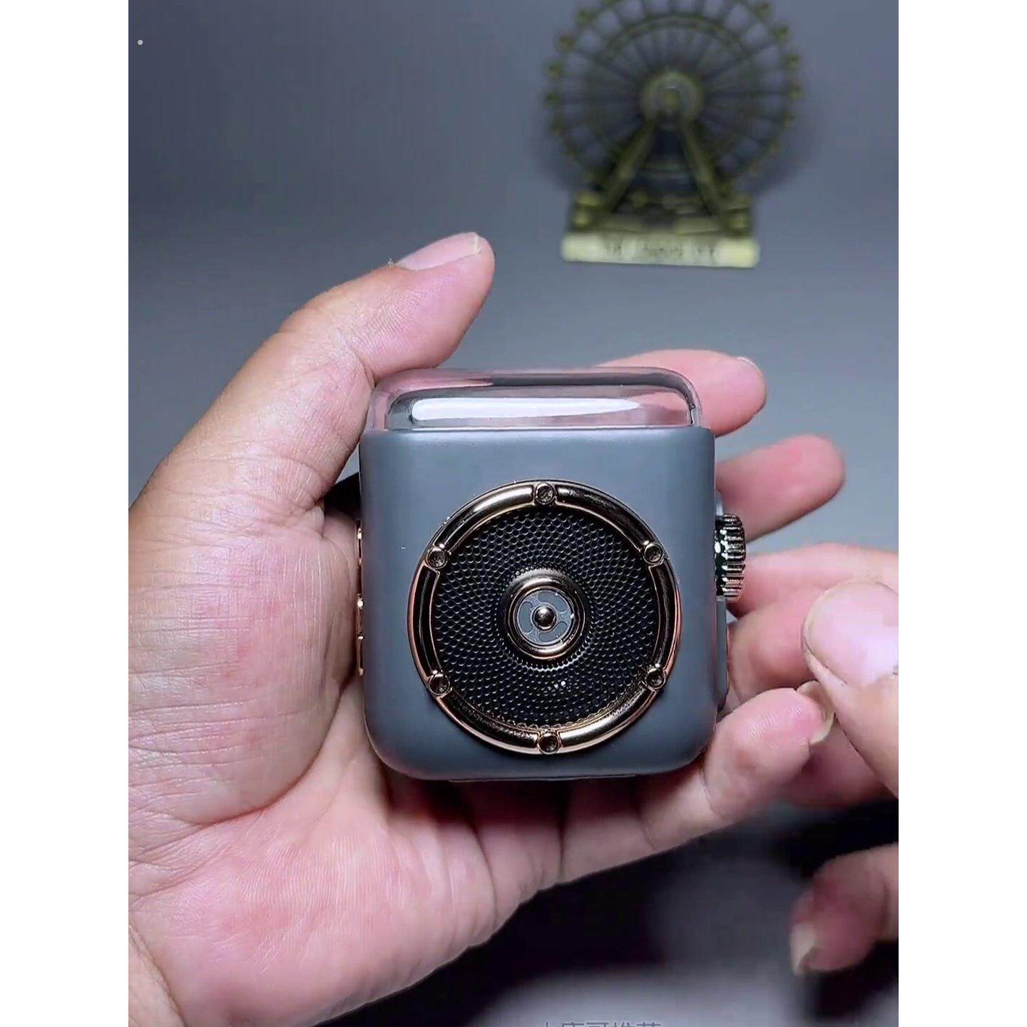 跨境新款蓝牙小音箱覆古迷你磁吸背夹音响户外便携式桌面迷你卡通