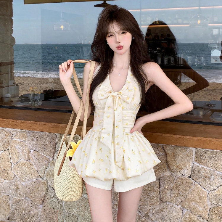 实拍 甜美碎花挂脖背心法式蝴蝶时尚套装