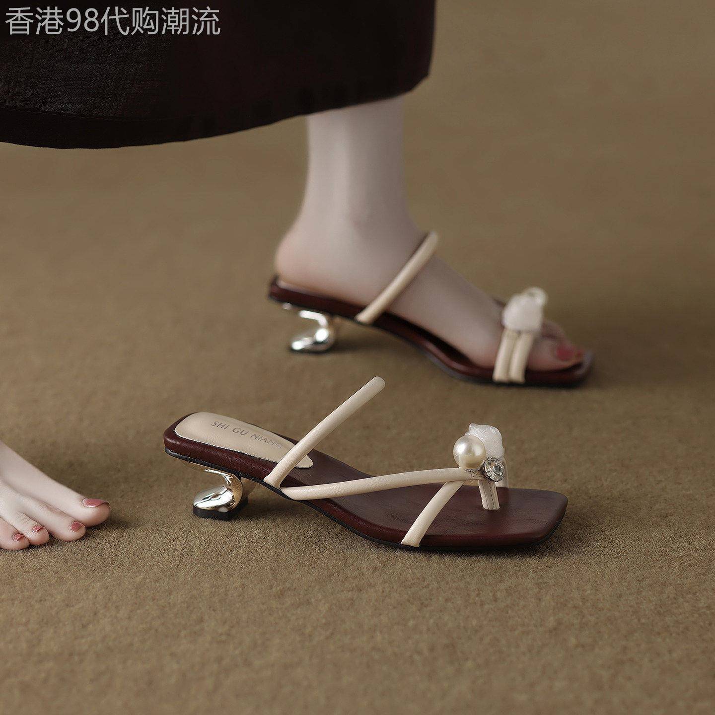 时尚高级感粗跟拖鞋女2026年夏季新款百搭超火坡跟套趾高跟鞋凉鞋