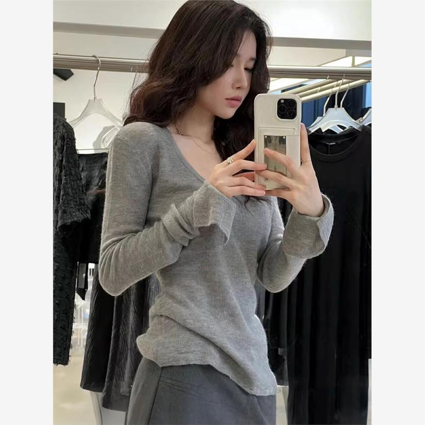 灰色U领针织打底衫女春秋季韩版袖口开叉修身显瘦大领口短款上衣