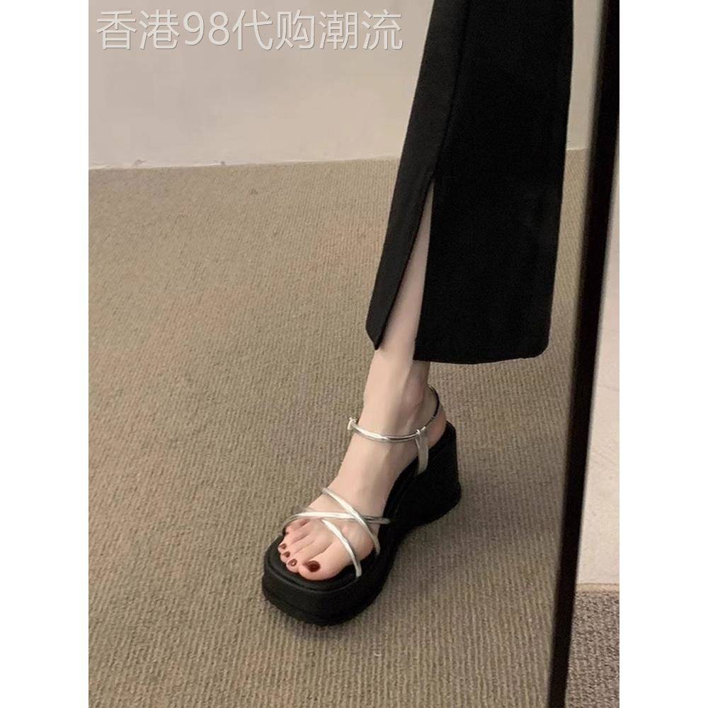 香港女士高底银色罗马凉鞋2025夏季风格法国风格与裙子楔形后跟厚