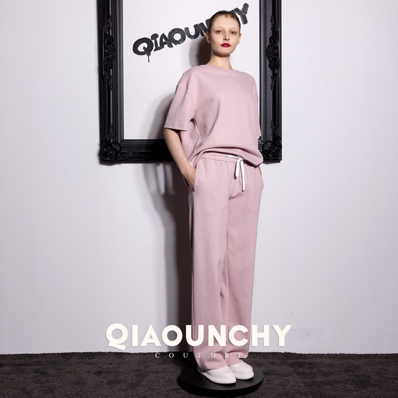 桃花 QIAOUNCHY俏云曦|基础款粉色圆领针织T恤针织抽绳阔腿裤