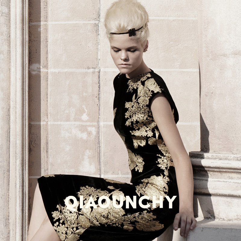 意大利进口提花 QIAOUNCHY俏云曦｜高定黑金牡丹丝绒宽肩连衣裙