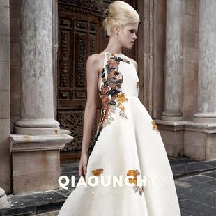 千褶凤羽 裸背礼服裙 QIAOUNCHY俏云曦｜国风高定金凤手缝绣背带式