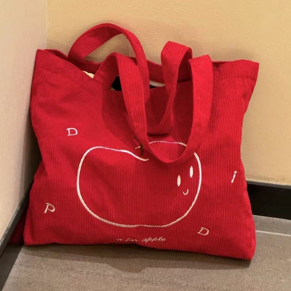 2025新款复古灯芯绒苹果刺绣复古百搭通勤单肩包大容量简约托特包,箱包皮具/热销女包/男包,通用款女包,淘宝优惠券,粉丝福利购,淘宝优惠卷