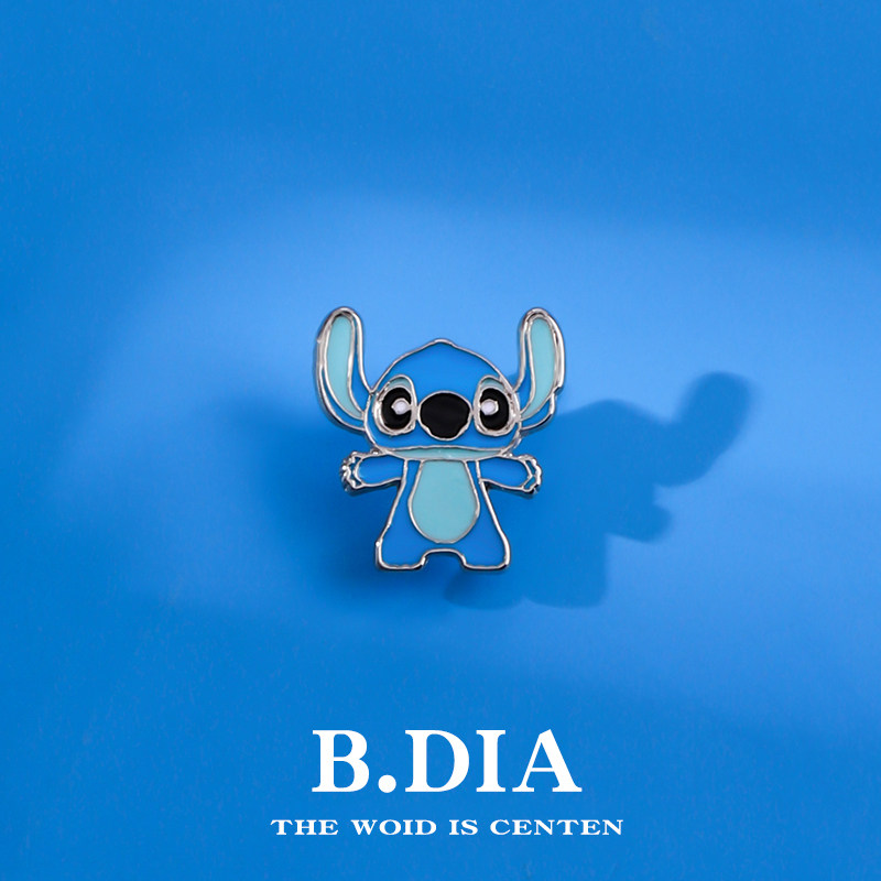 史迪仔可爱情侣胸针in潮个性卡通别针金属徽章包包配饰书包挂件