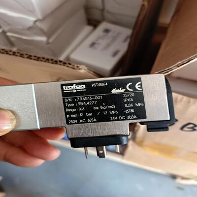 隆兴TRafag压力开关9B44277 0-6bar现货包邮议价*