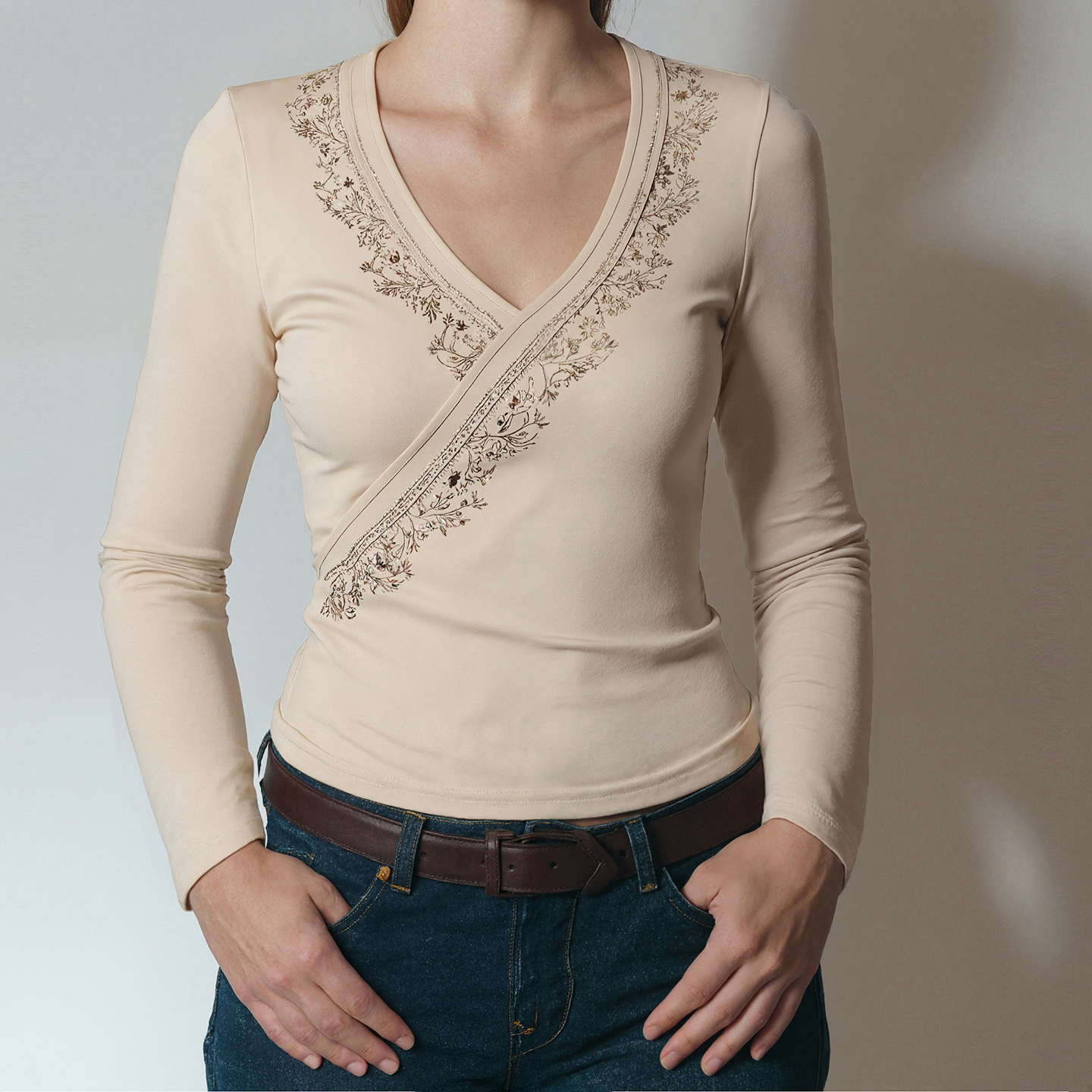 欧美复古风刺绣设计v领长袖t恤修身显瘦针织打底秋款上衣女装