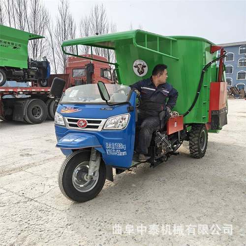 全自动喂料车双侧出料青储草料投料机车载搅拌饲喂青储抛草设备