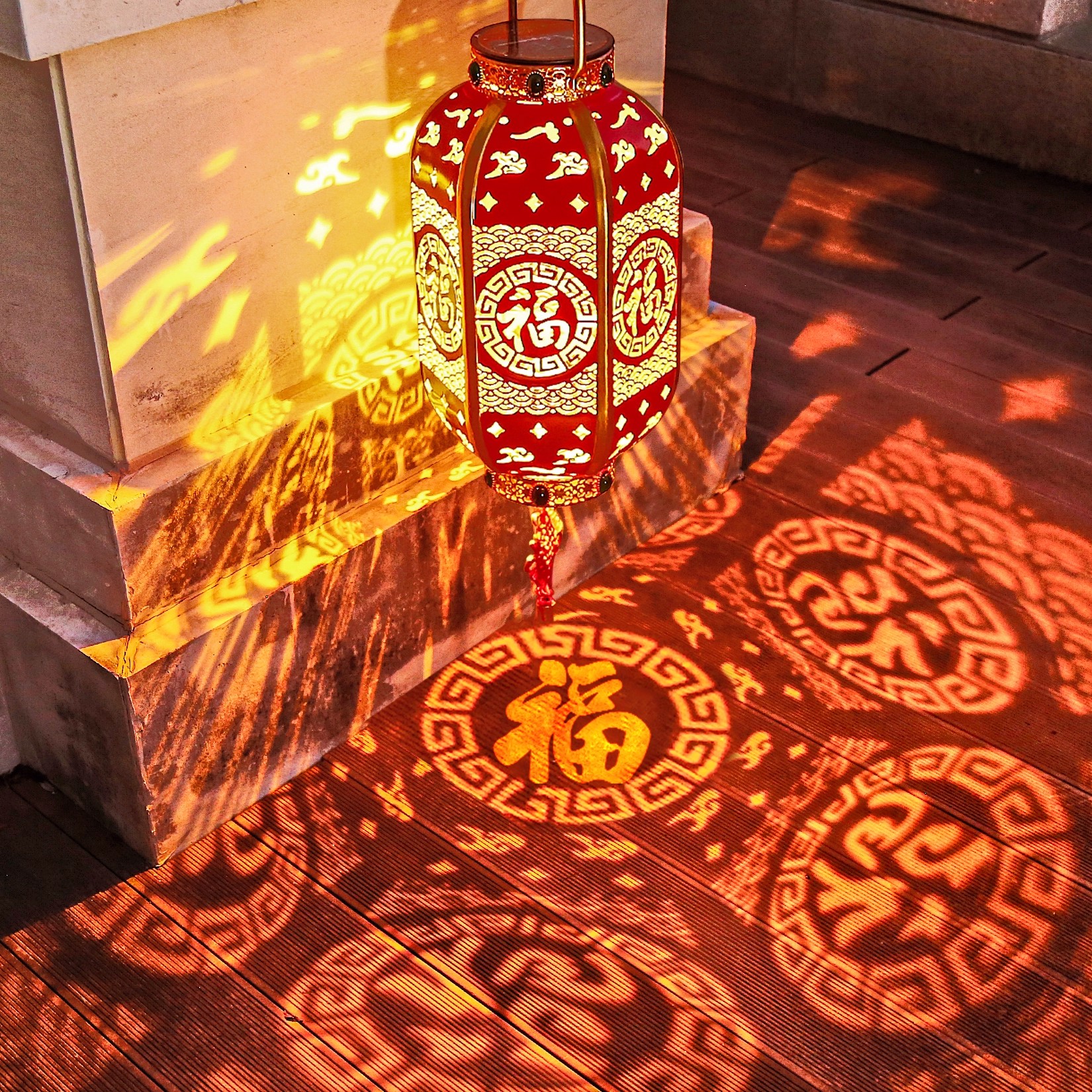 太阳能红灯笼庭院春节过年布置福字挂灯家用阳台花园户外装饰灯笼