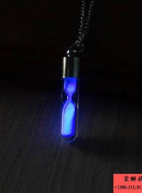项链许愿瓶创意夜光沙漏配饰小众挂件荧光女士流沙仿水晶男女