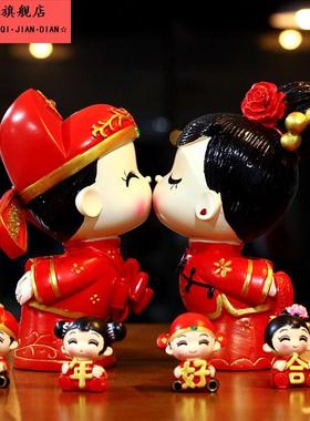 情侣亲嘴结婚娃娃摆件陶瓷活动金童接吻中式中国红瓷器人偶小摆件