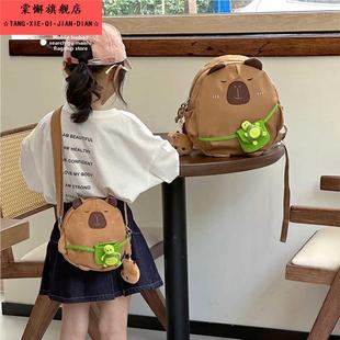 Capybara Kirby Capibara斜挎包儿童可爱卡通单肩包小学生旅行包