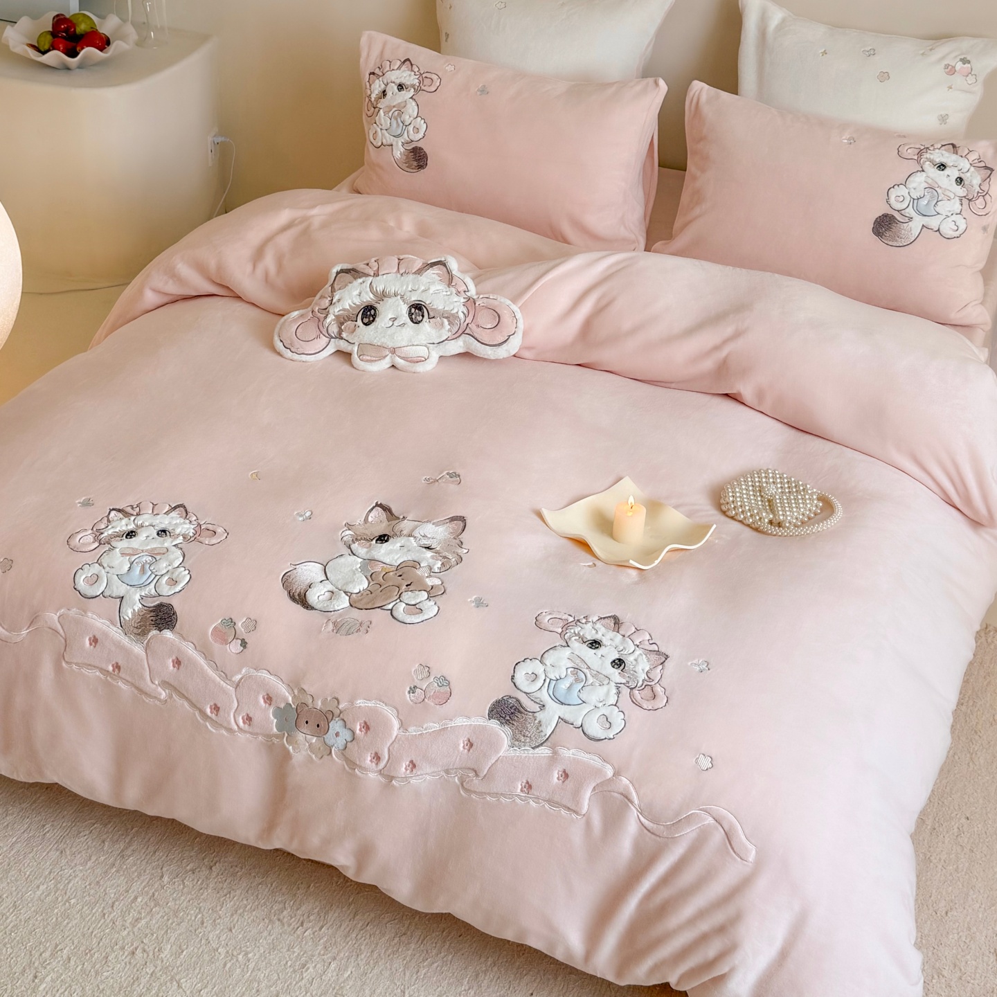 卡通加厚牛奶绒贴布绣四件套