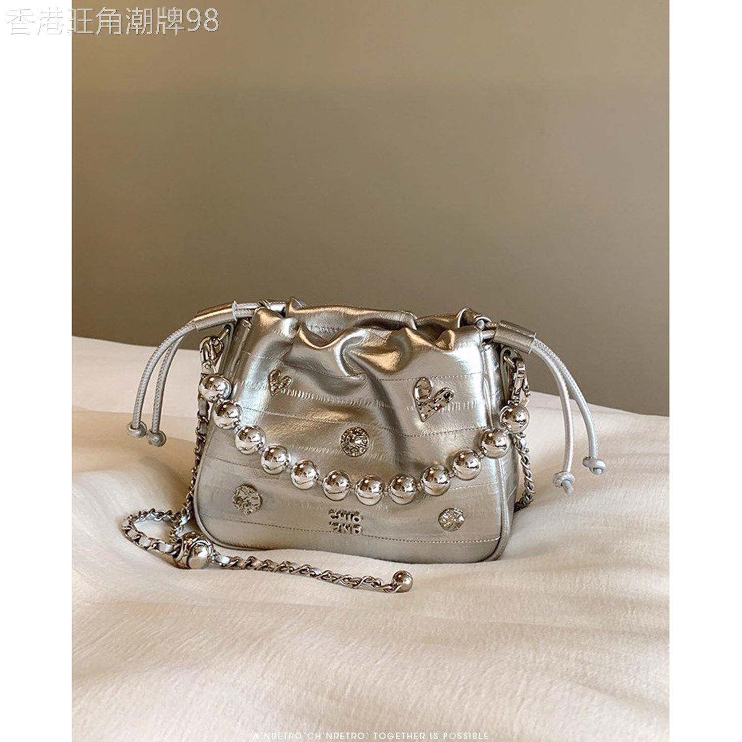 香港IT专柜银色恋语水桶包包女式2026新款春夏超火单肩斜挎小包