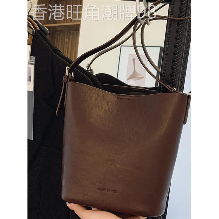 日本[设计师]I.T Bag大容量女包2025新款覆古肩斜挎包水桶包