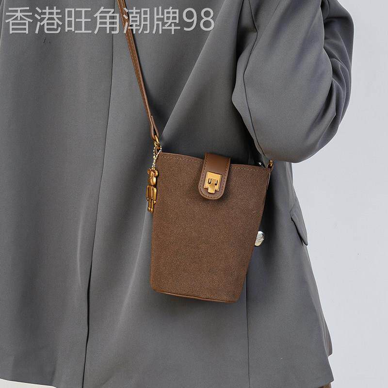 轻奢时尚高级感包包女2026新款小众复古水桶包通勤休闲百搭斜挎包