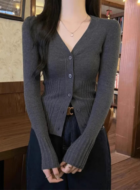 深灰色v领针织开衫女2025秋季法式气质内搭修身收腰别致小上衣服