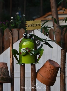 铁艺抱手蛙欢迎goaway围栏装饰