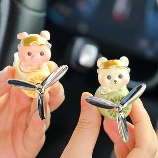 蕊杰新款小汽车摆件卡通公仔车内出风口装饰机飞萌宠品香薰660车