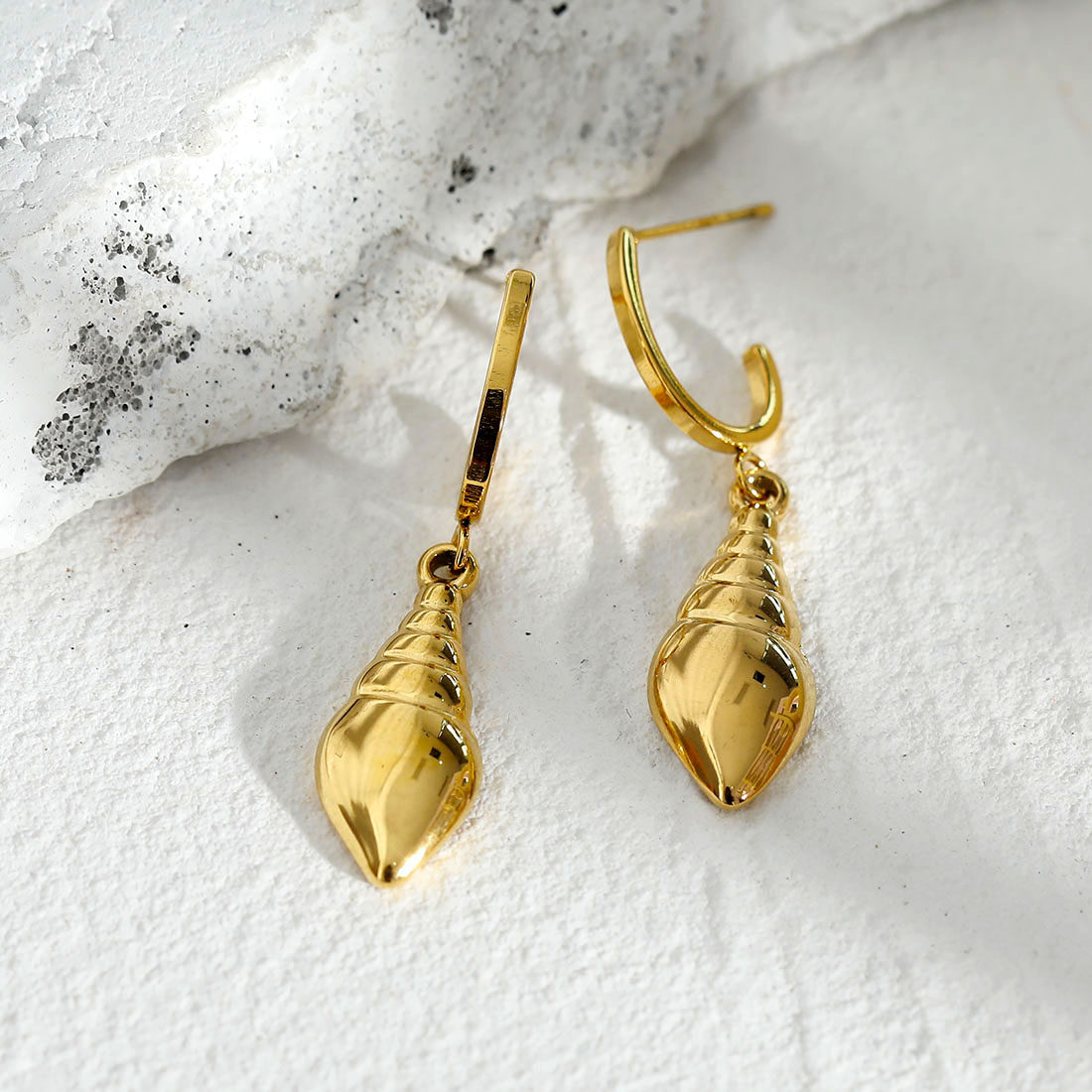 欧美轻奢金贝壳18k耳环气质时尚