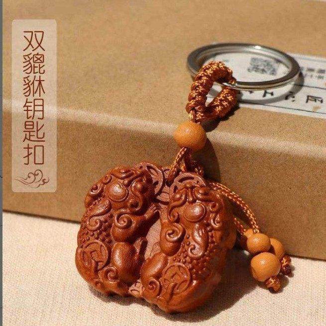 老师傅推荐天然红玛瑙双貔貅钥匙扣挂件桃木公母平安扣吊坠男女款