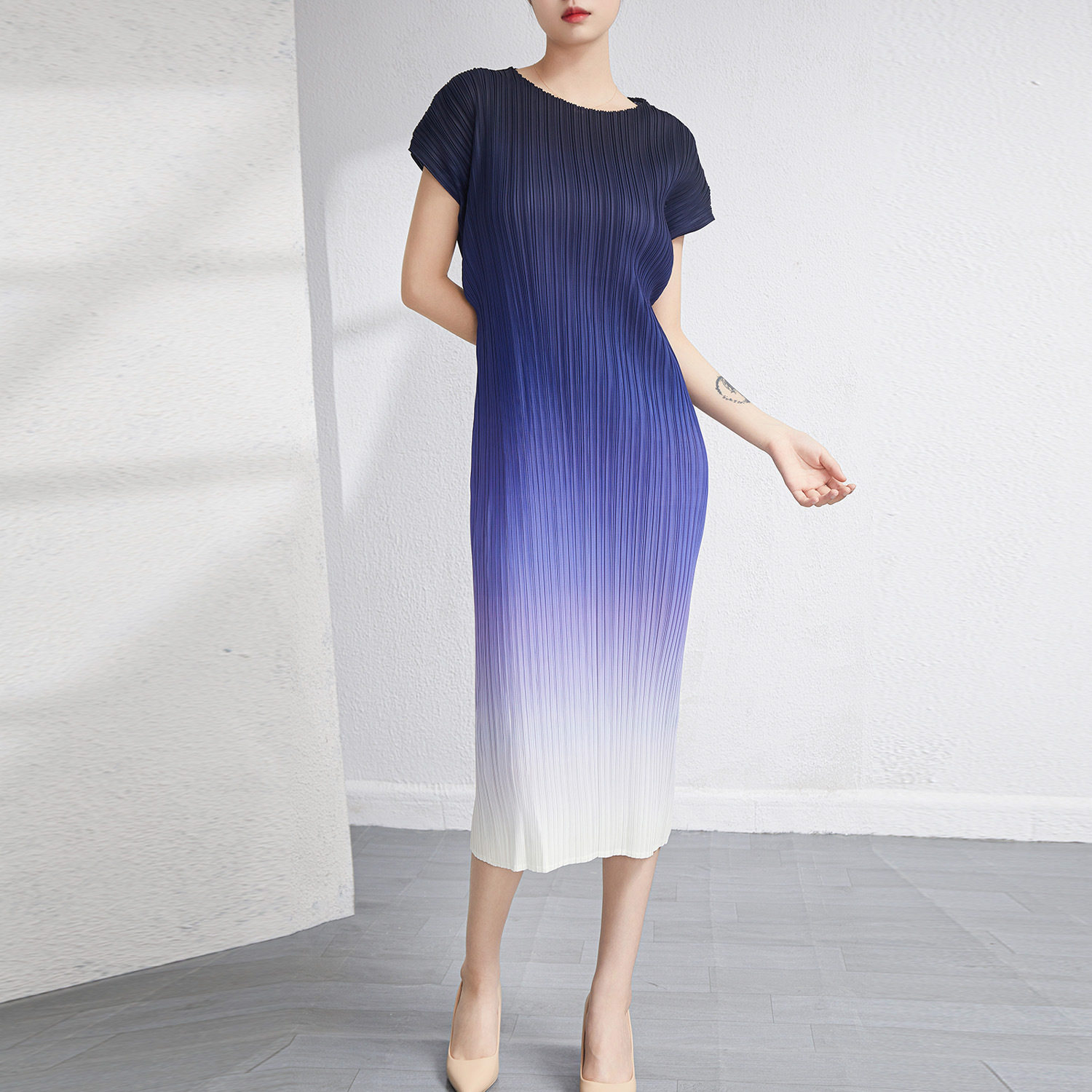 三宅褶皱连衣裙蓝紫色渐变晕染条纹欧美风宽松系腰带显瘦直筒裙子