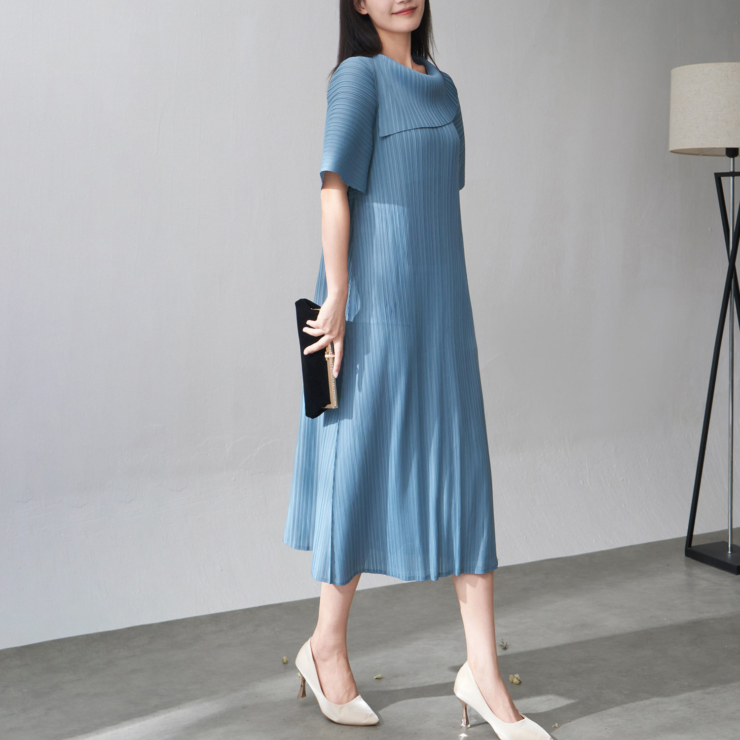 连衣裙女夏季设计感翻领新款常规简约宽松显瘦中长款过膝裙子