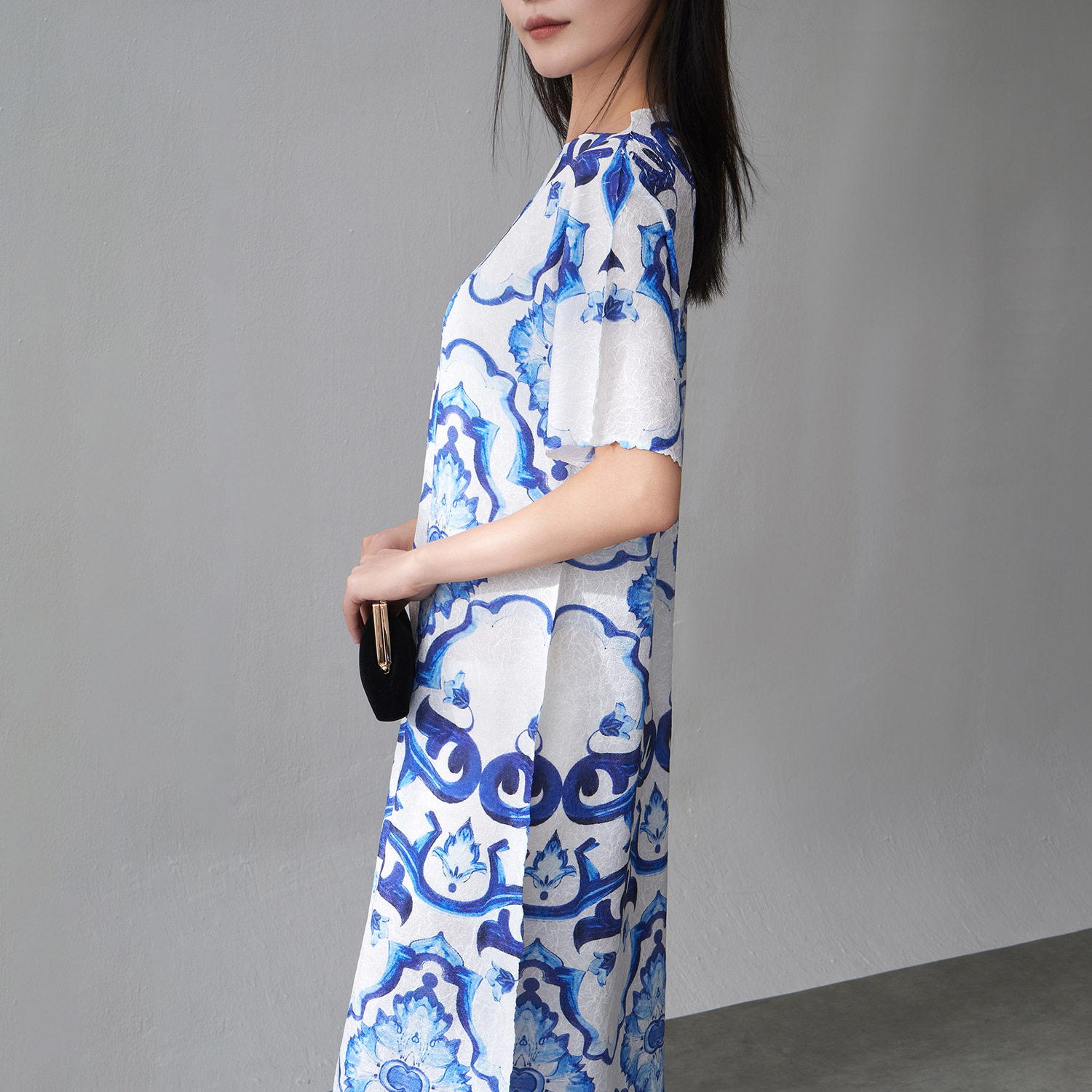 国风青花瓷印花褶皱连衣裙女夏季新款复古气质宽松显瘦中长A字裙