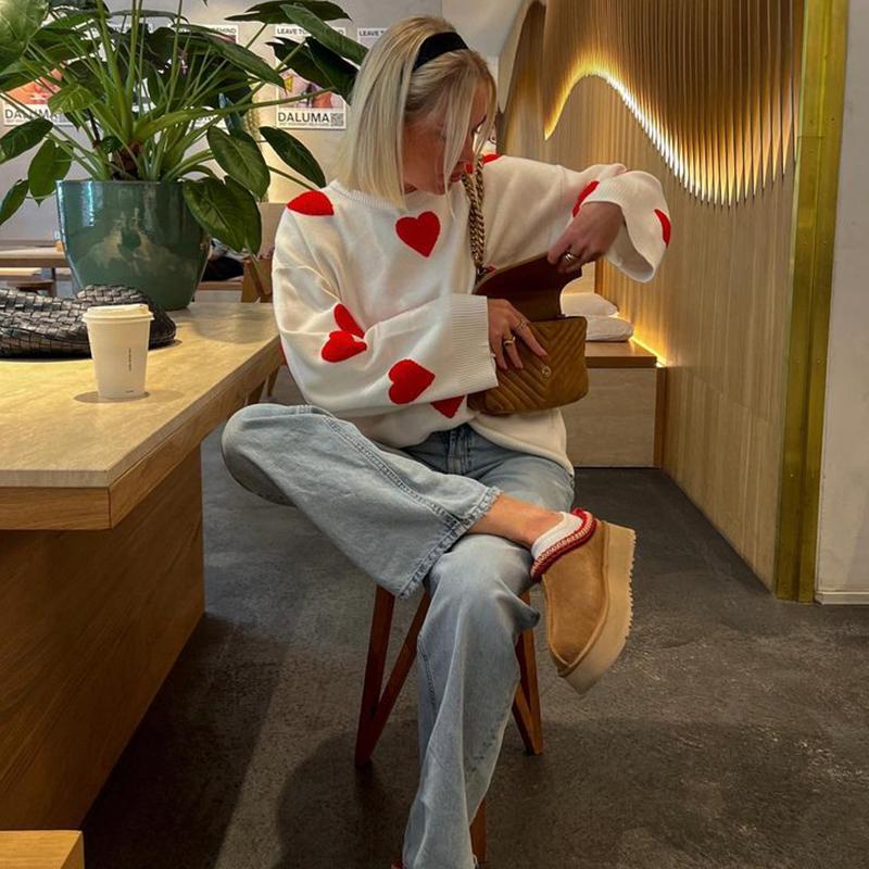 法式慵懒风圆领拼接爱心