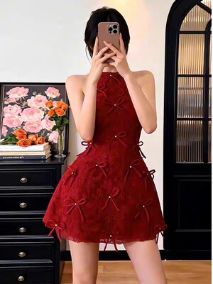 红色挂脖露背蕾丝连衣裙新年礼服