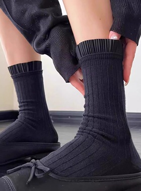 越穿越喜欢的折边中筒袜！很精致~上脚巨显腿瘦噢！黑白堆堆袜女